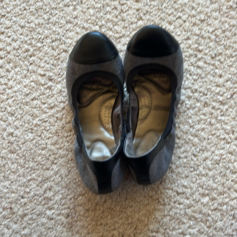 Women’s Flats size 10
Dexflex brand Like new